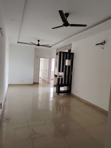 Room in 2 BHK Apartment at Suncity Avenue 76, Sector 76 – for Rent