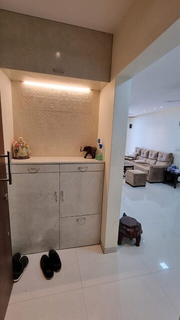 Furnished Amenities in 2 BHK Apartment at Palacia Kingston, Thane West – for Rent