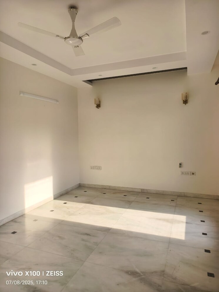Room, green park 3 Bedroom 2140 Sq.Ft. Builder Floor In Green Park Delhi 9165561