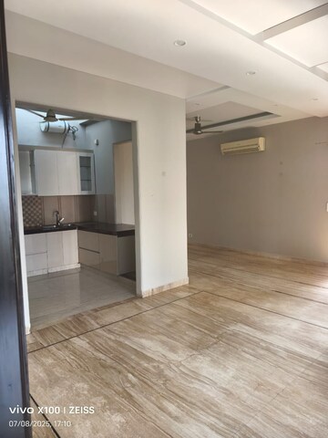Room in 3 BHK Builder Floor at Green Park – for Rent