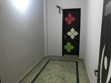 Room in 2.5 BHK Builder Floor at Cosmos Floors, Sector 52 – for Rent