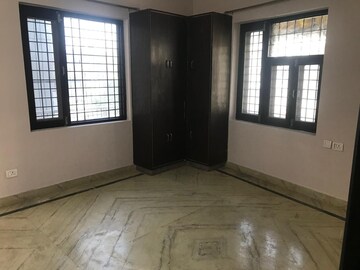 Room in 2.5 BHK Builder Floor at Cosmos Floors, Sector 52 – for Rent