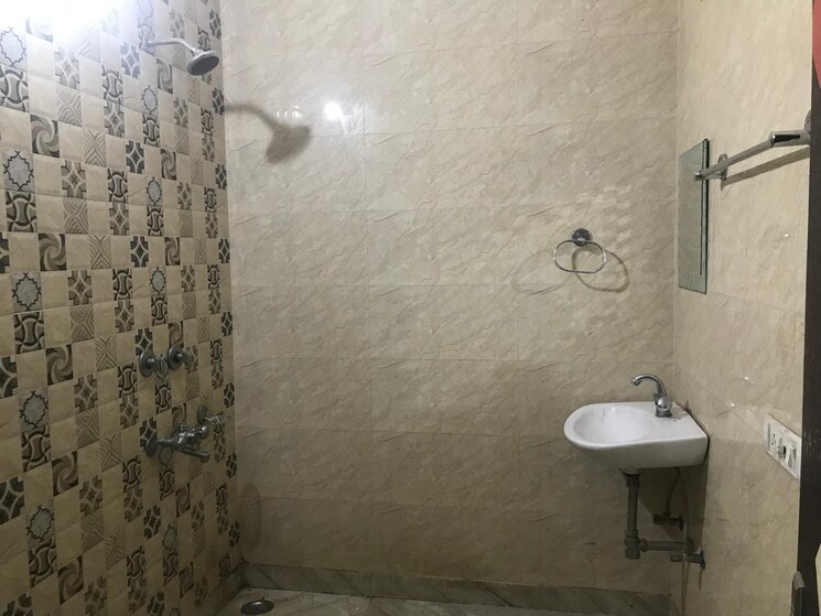 Bathroom, cosmos-floors 2.5 Bedroom 1100 Sq.Ft. Builder Floor In Sector 52 Gurgaon 9165589