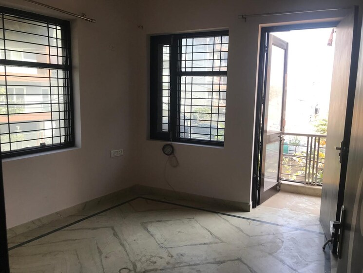 Room, cosmos-floors 2.5 Bedroom 1100 Sq.Ft. Builder Floor In Sector 52 Gurgaon 9165589