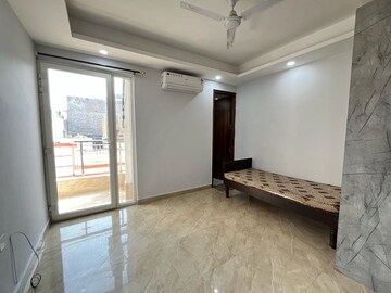 Room in 2 BHK Apartment at Saket – for Rent
