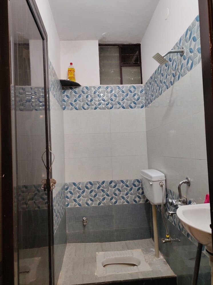 Bathroom, patrakar colony 3 Bedroom 1100 Sq.Ft. Apartment In Patrakar Colony Jaipur 9165645