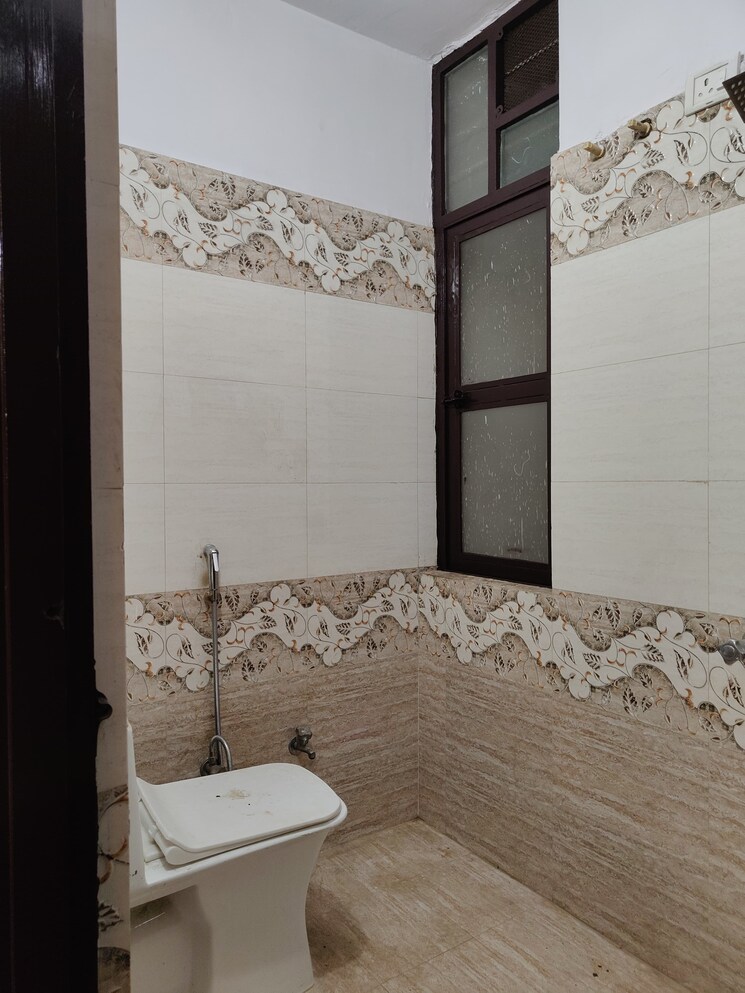 Bathroom, patrakar colony 3 Bedroom 1100 Sq.Ft. Apartment In Patrakar Colony Jaipur 9165645