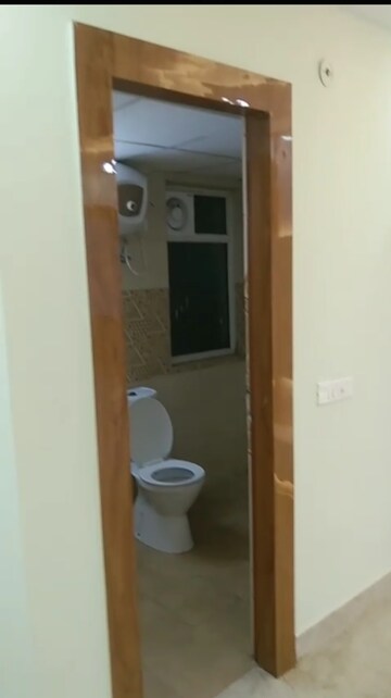 2.5 BHK Apartment For Rent in Amrapali Riverview, Amrapali Leisure Valley