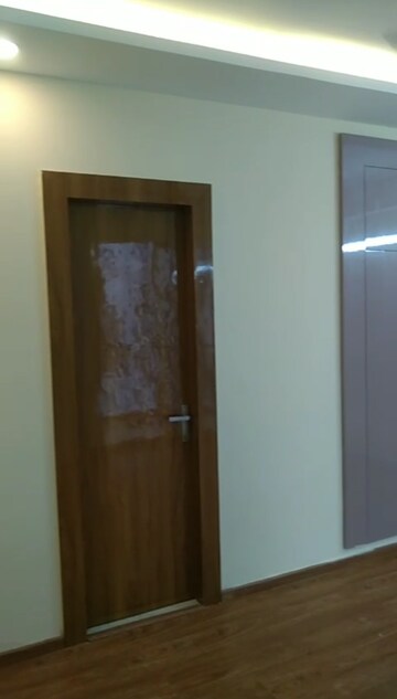Room in 2.5 BHK Apartment at Amrapali Riverview, Amrapali Leisure Valley – for Rent