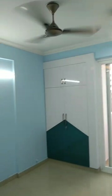 Room in 2.5 BHK Apartment at Amrapali Riverview, Amrapali Leisure Valley – for Rent
