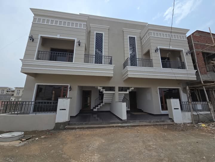 4 BHK + Pooja Room,Servant Room,Study Room,Extra Room Independent House For Sale in Lovely Villa 