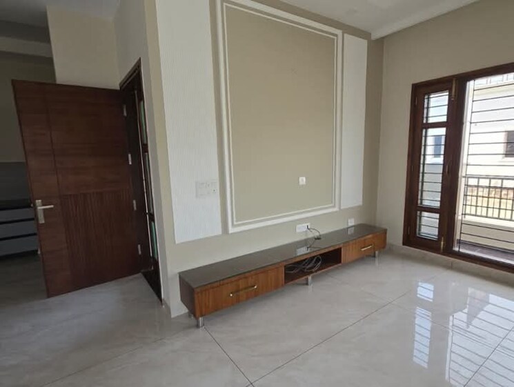 Room, sector 115 4 Bedroom 127 Sq.Yd. Independent House In Sector 115 Mohali 9165649