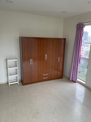 Room in 3 BHK Apartment at Supreme Badrinath, Khar West – for Sale