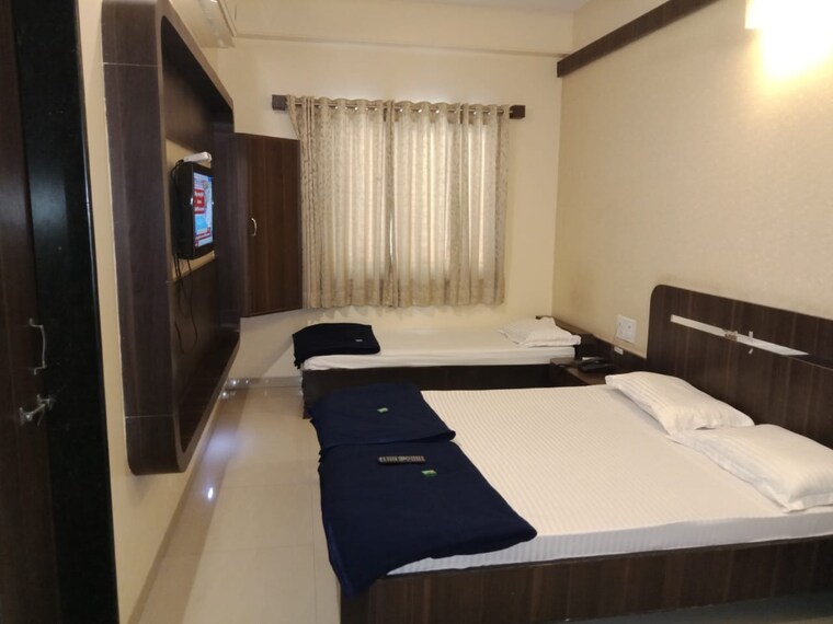 Master Bedroom, oberoi-realty-park-view 4 Bedroom 2160 Sq.Ft. Apartment In Kandivali East Mumbai 9165723
