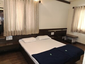 Bedroom in 4 BHK Apartment at Oberoi Realty Park View, Kandivali East – for Sale