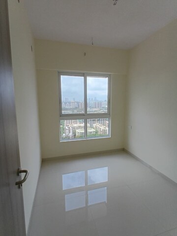 Room in 4 BHK Apartment at Shapoorji Pallonji Siennaa, Kandivali East – for Sale