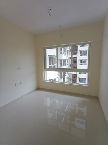 Room in 4 BHK Apartment at Shapoorji Pallonji Siennaa, Kandivali East – for Sale
