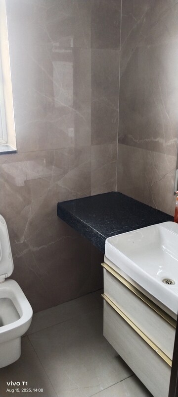 Bathroom in 3 BHK Builder Floor at Smart World Orchard, Sector 61 – for Rent