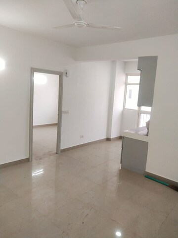 Room in 2 BHK Apartment at Suncity Avenue 76, Sector 76 – for Rent