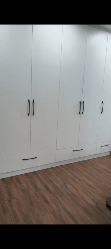 Furnished Amenities in 4 BHK Apartment at Sector 65 – for Rent