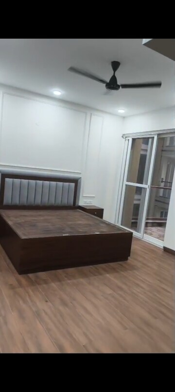 Bedroom in 4 BHK Apartment at Sector 65 – for Rent
