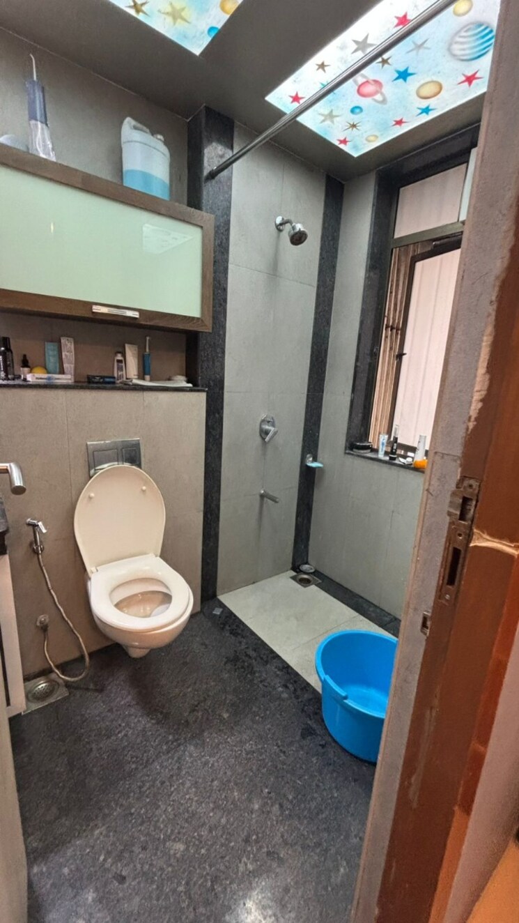 Bathroom, kalpataru-imperia 3 Bedroom 1098 Sq.Ft. Apartment In Santacruz West Mumbai 9165810