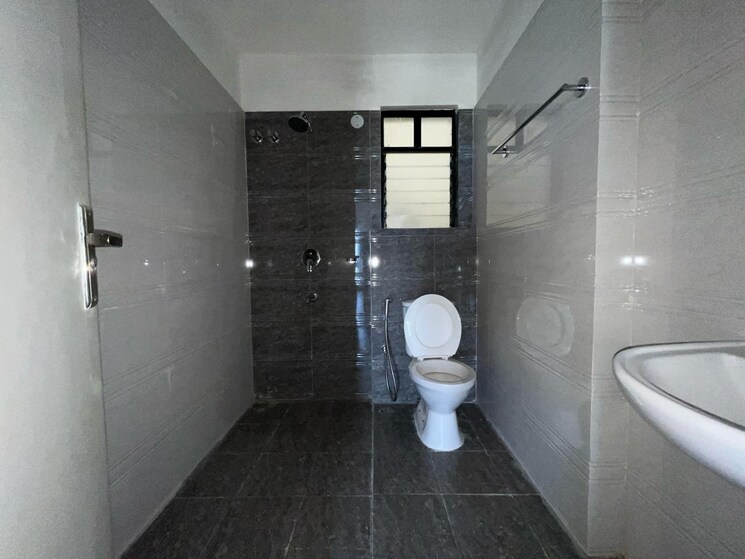 Bathroom, rungta-madgul-antaraa 3 Bedroom 1168 Sq.Ft. Apartment In Diamond Harbour Road Kolkata 9165840