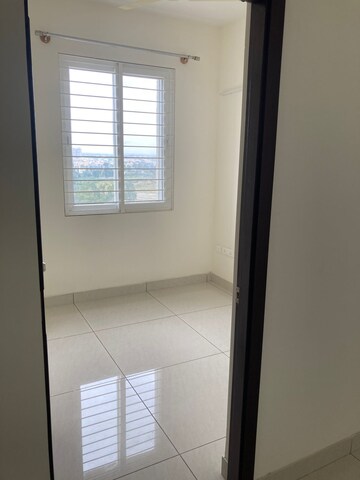 Room in 2.5 BHK Apartment at Prestige Lakeside Habitat, Varthur – for Rent