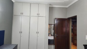Furnished Amenities in 2 BHK Builder Floor at Dlf Phase I – for Rent