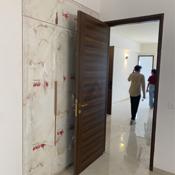 Furnished Amenities in 3.5 BHK Apartment at Smart World Orchard, Sector 61 – for Rent