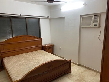 Bedroom in 3 BHK Apartment at Santacruz West – for Rent