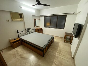 Bedroom in 3 BHK Apartment at Santacruz West – for Rent