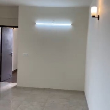 Room in 2 BHK Apartment at BPTP Discovery Park, Badauli Village – for Rent