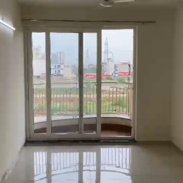 Room in 2 BHK Apartment at BPTP Discovery Park, Badauli Village – for Rent