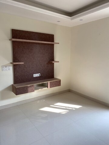 Furnished Amenities in 3 BHK Builder Floor at New Colony – for Rent