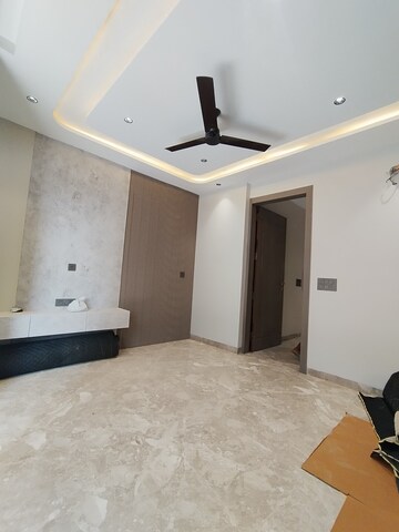Room in 3 BHK Builder Floor at Sector 52 – for Sale