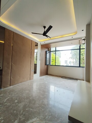 Room in 3 BHK Builder Floor at Sector 52 – for Sale