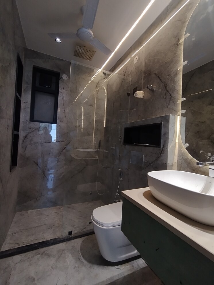 Bathroom, sector 52 3 Bedroom 1850 Sq.Ft. Builder Floor In Sector 52 Gurgaon 9166124