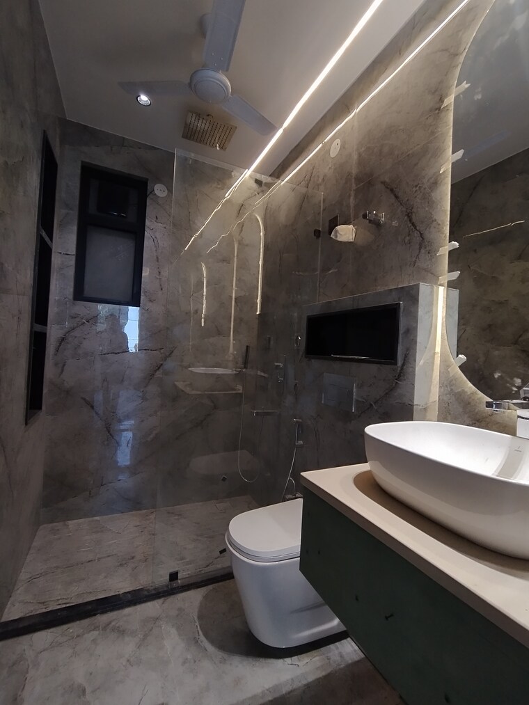 Bathroom, sector 52 3 Bedroom 1850 Sq.Ft. Builder Floor In Sector 52 Gurgaon 9166124