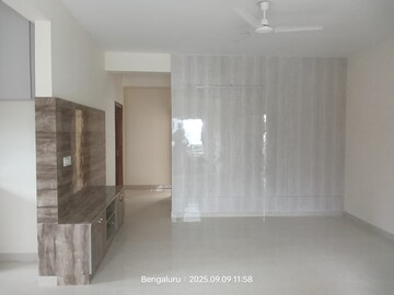 Room in 3 BHK Builder Floor at Jp Nagar Phase 7 – for Rent