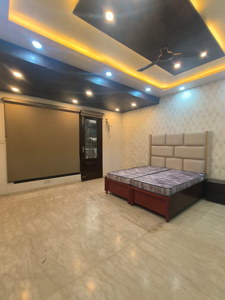 Room, south extension ii 4 Bedroom 500 Sq.Yd. Builder Floor In South Extension ii Delhi 9166196