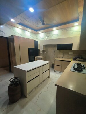 Team Area in 4 BHK Builder Floor at South Extension ii – for Sale