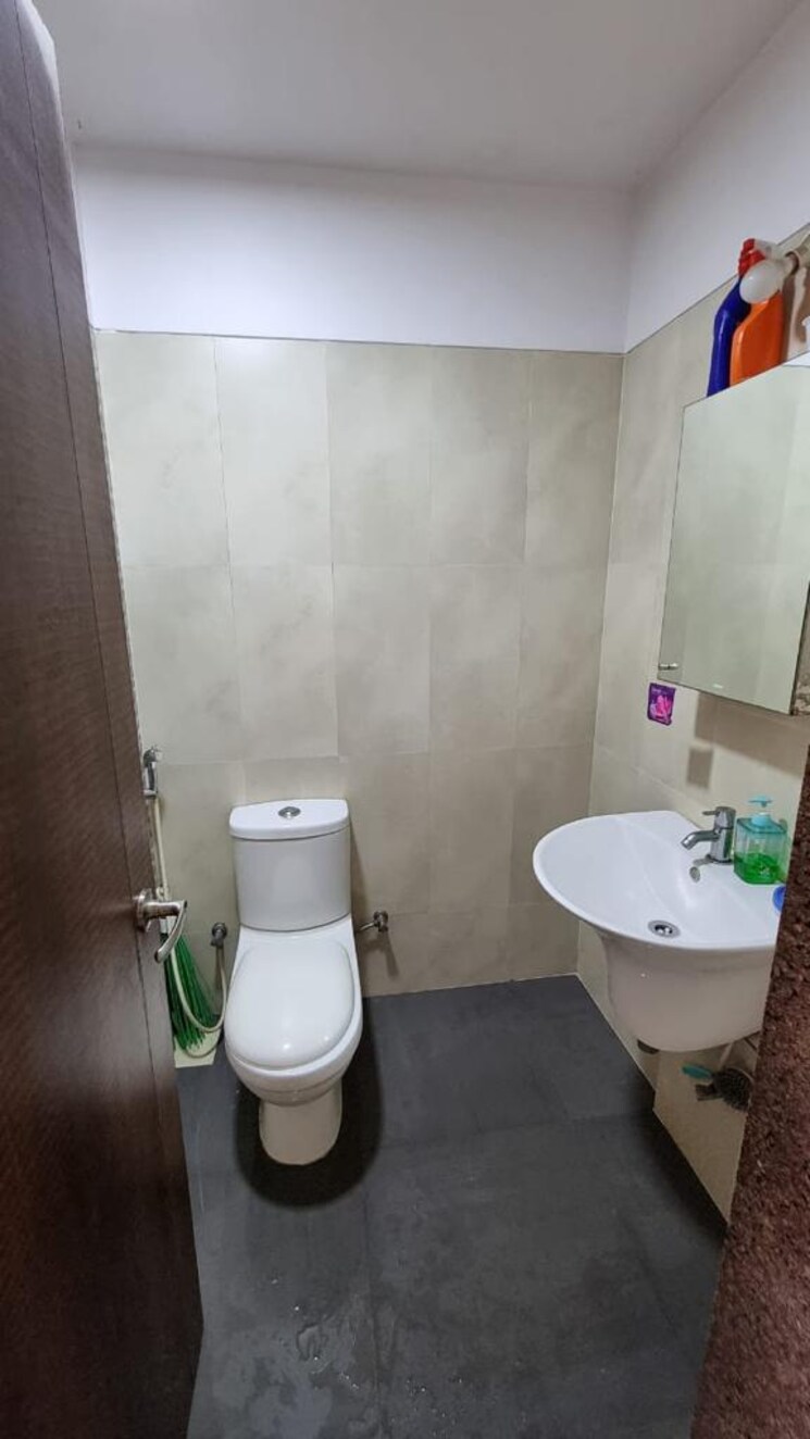 Bathroom, cosmos-jewels 3 Bedroom 1000 Sq.Ft. Apartment In Ghodbunder Road Thane 9166150
