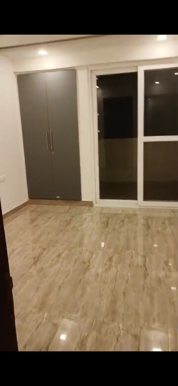 Room in 3 BHK Builder Floor at Puri Kohinoor, Sector 89 – for Rent