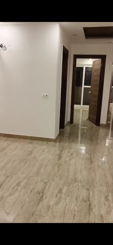 Room in 3 BHK Builder Floor at Puri Kohinoor, Sector 89 – for Rent