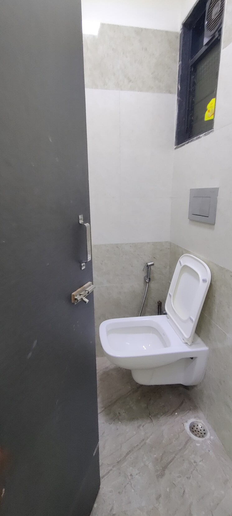 Bathroom, kamat-industrial-estate Commercial Office Space 1300 Sq.Ft. In Prabhadevi Mumbai 9166172
