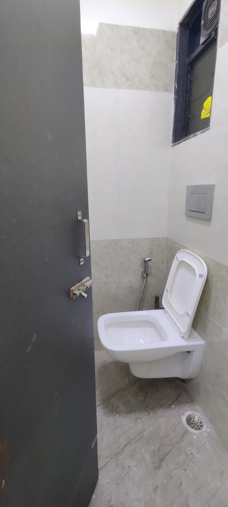 Bathroom, kamat-industrial-estate Commercial Office Space 1300 Sq.Ft. In Prabhadevi Mumbai 9166172