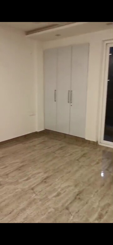 Room in 3 BHK Builder Floor at Puri Kohinoor, Sector 89 – for Rent