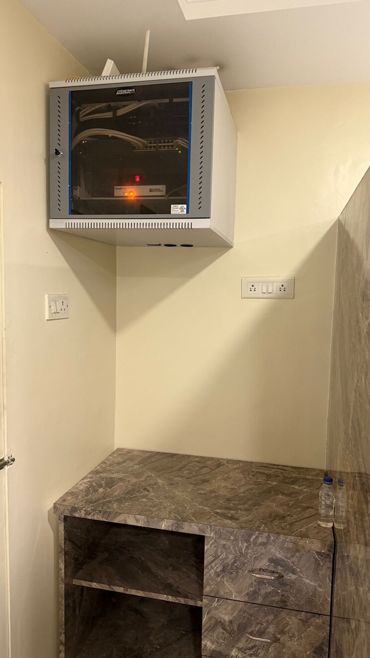 Room, city-pride Commercial Office Space 550 Sq.Ft. In Kothrud Pune 9166123