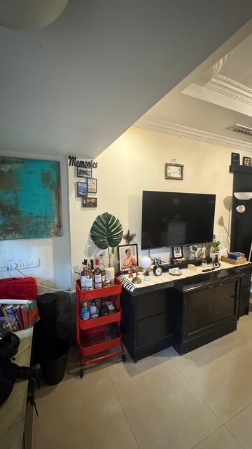 Team Area in 1 BHK Apartment at Mahim – for Rent
